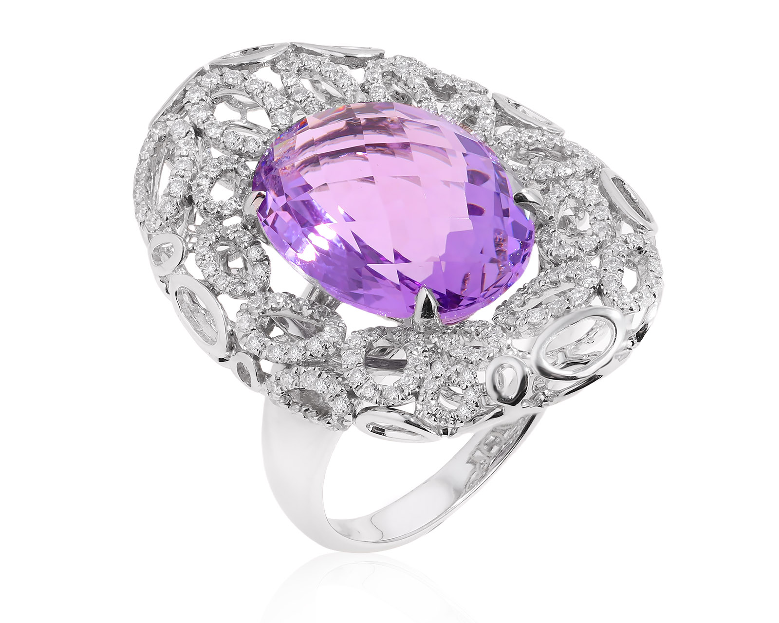 Золотое кольцо с аметистом 9.40ct и бриллиантами 0.66ct 030725/1 Золотое кольцо с аметистом 9.40ct и бриллиантами 0.66ct 030725/1