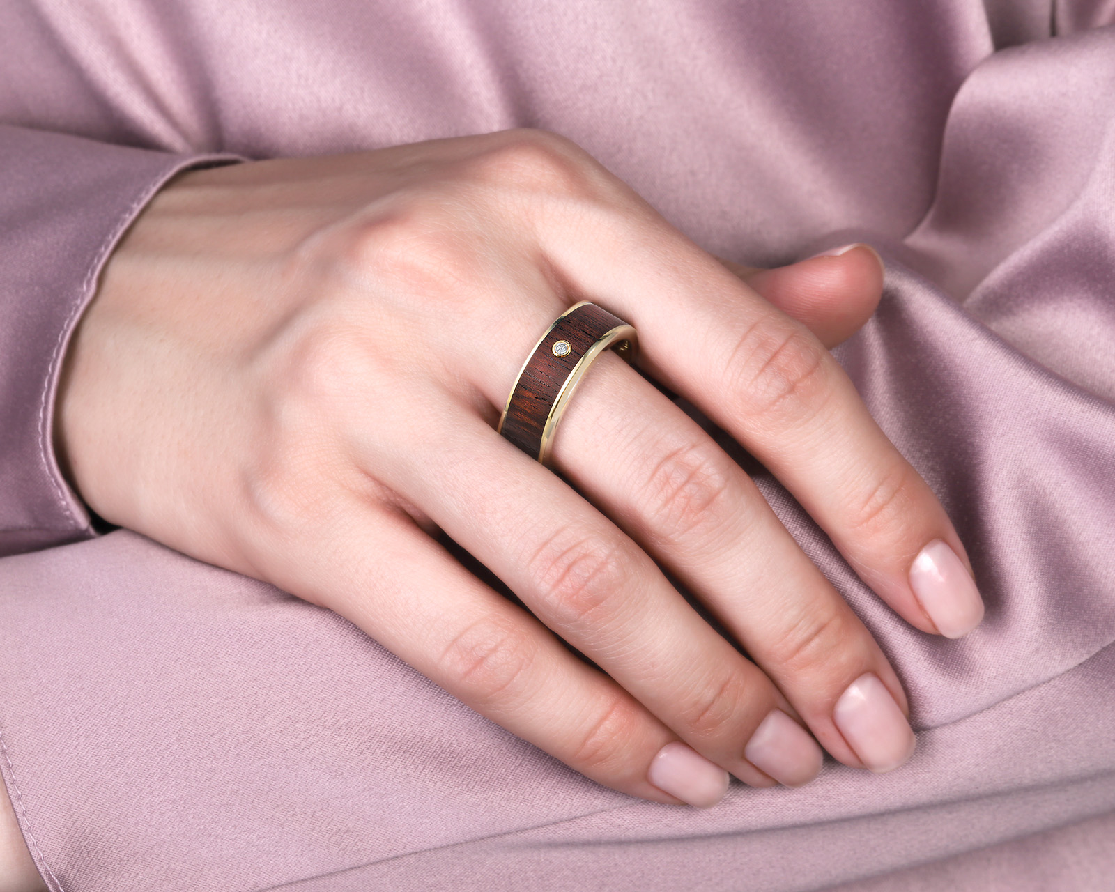 Оригинальное золотое кольцо с бриллиантом 0.05ct German Kabirski