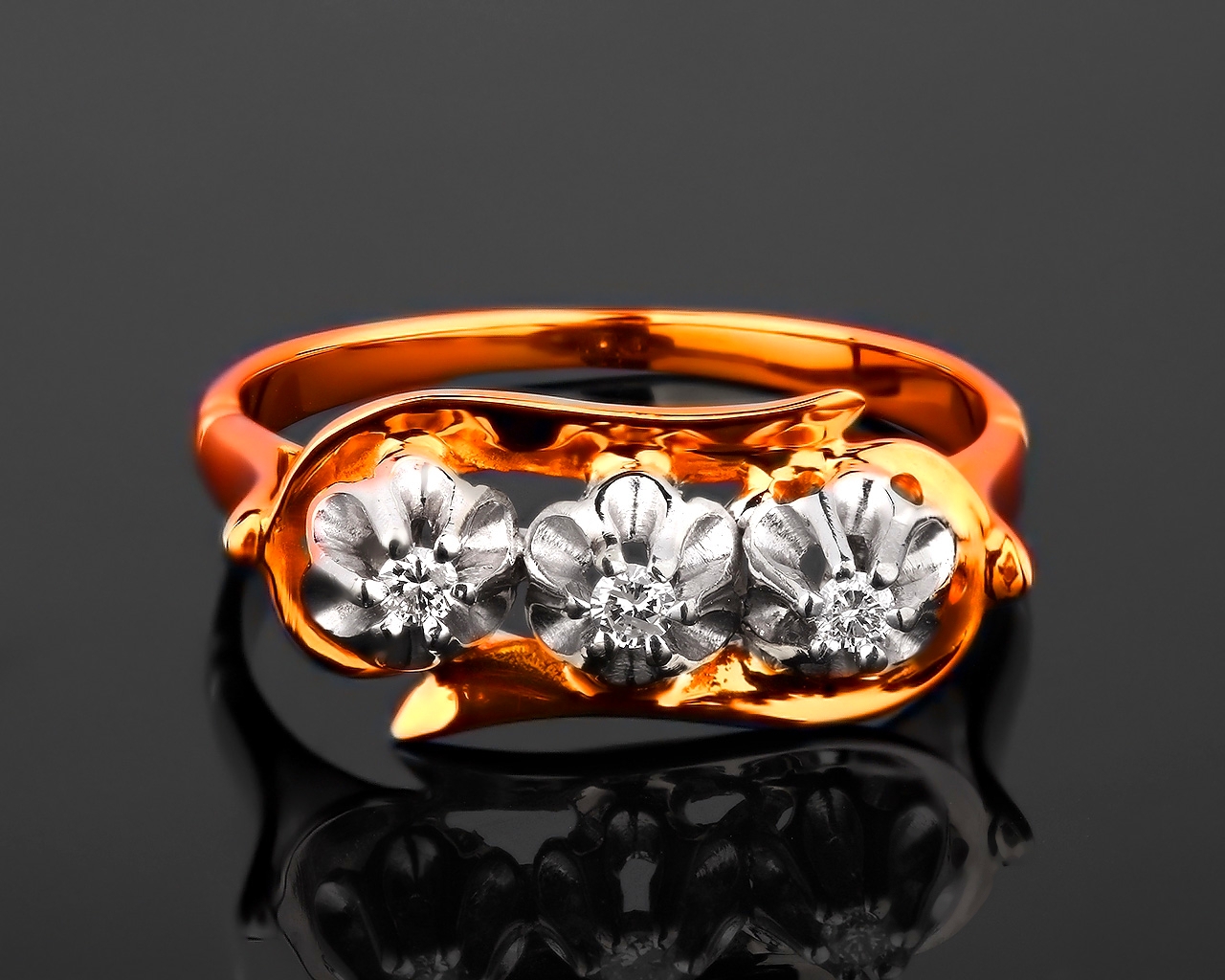 Золотое кольцо с бриллиантами 0.03ct Золотое кольцо с бриллиантами 0.03ct