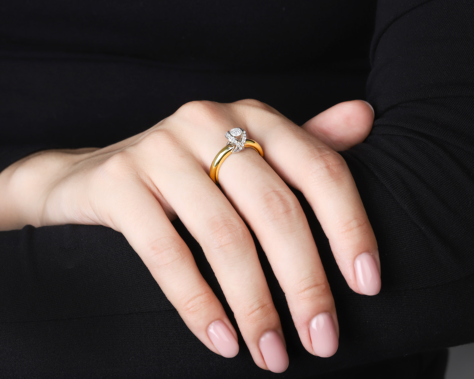 Прелестное золотое кольцо с бриллиантами 0.49ct