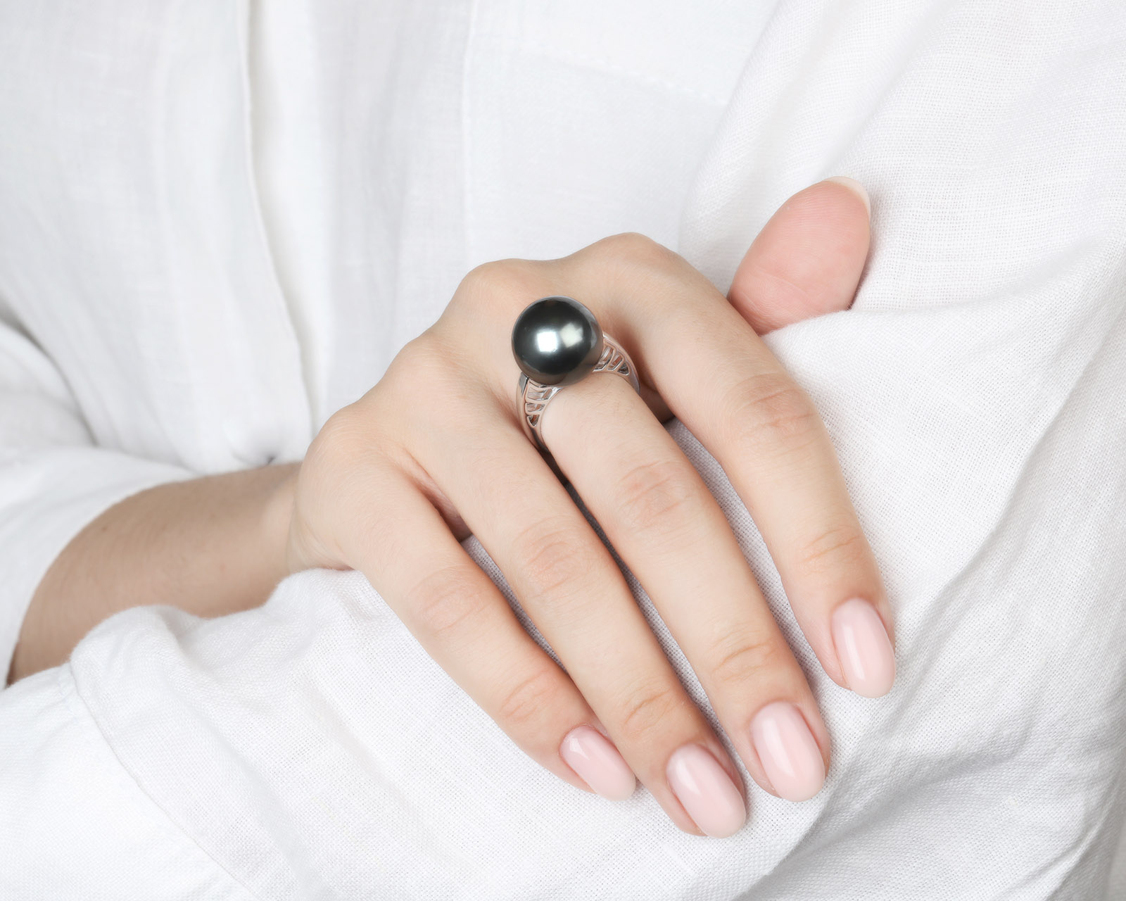 Изысканное золотое кольцо с черным жемчугом 15.50 мм – купить по цене 129 500 ₽ с доставкой в интернет-магазине Mister Diamond