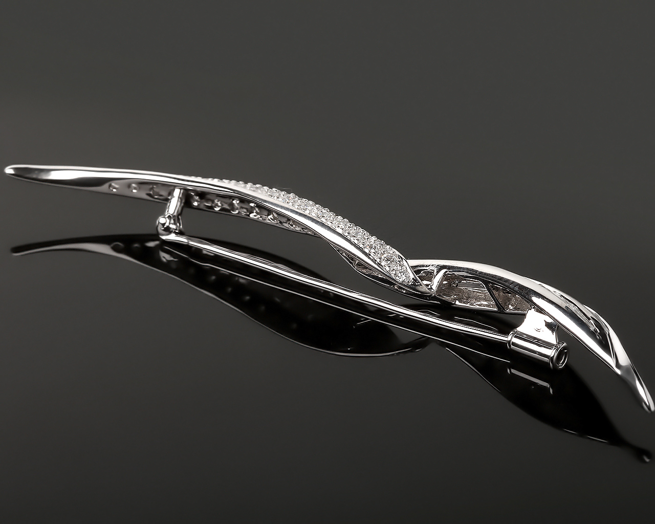 Золотая брошь с бриллиантами 1.93ct