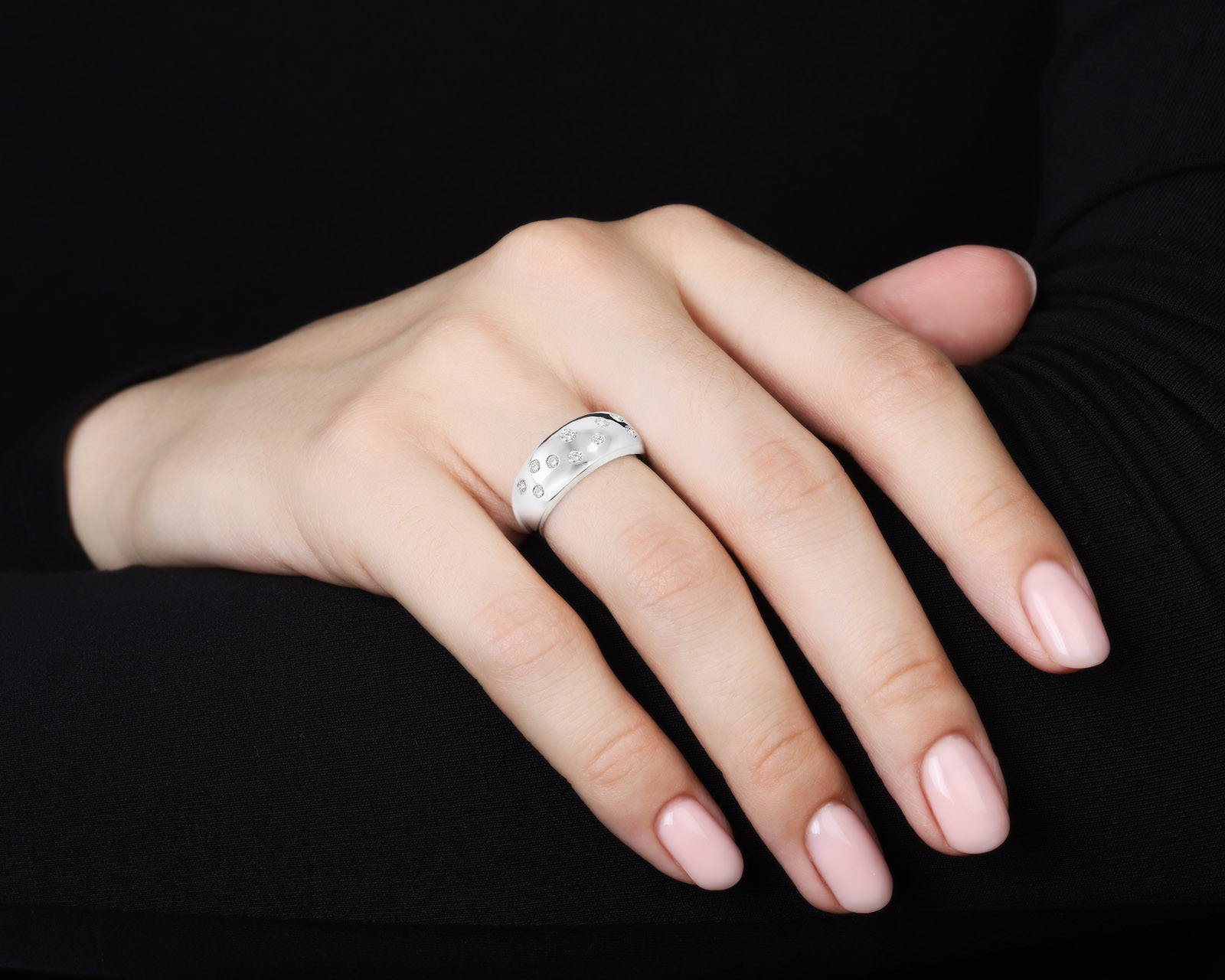 Прелестное золотое кольцо с бриллиантами 0.18ct