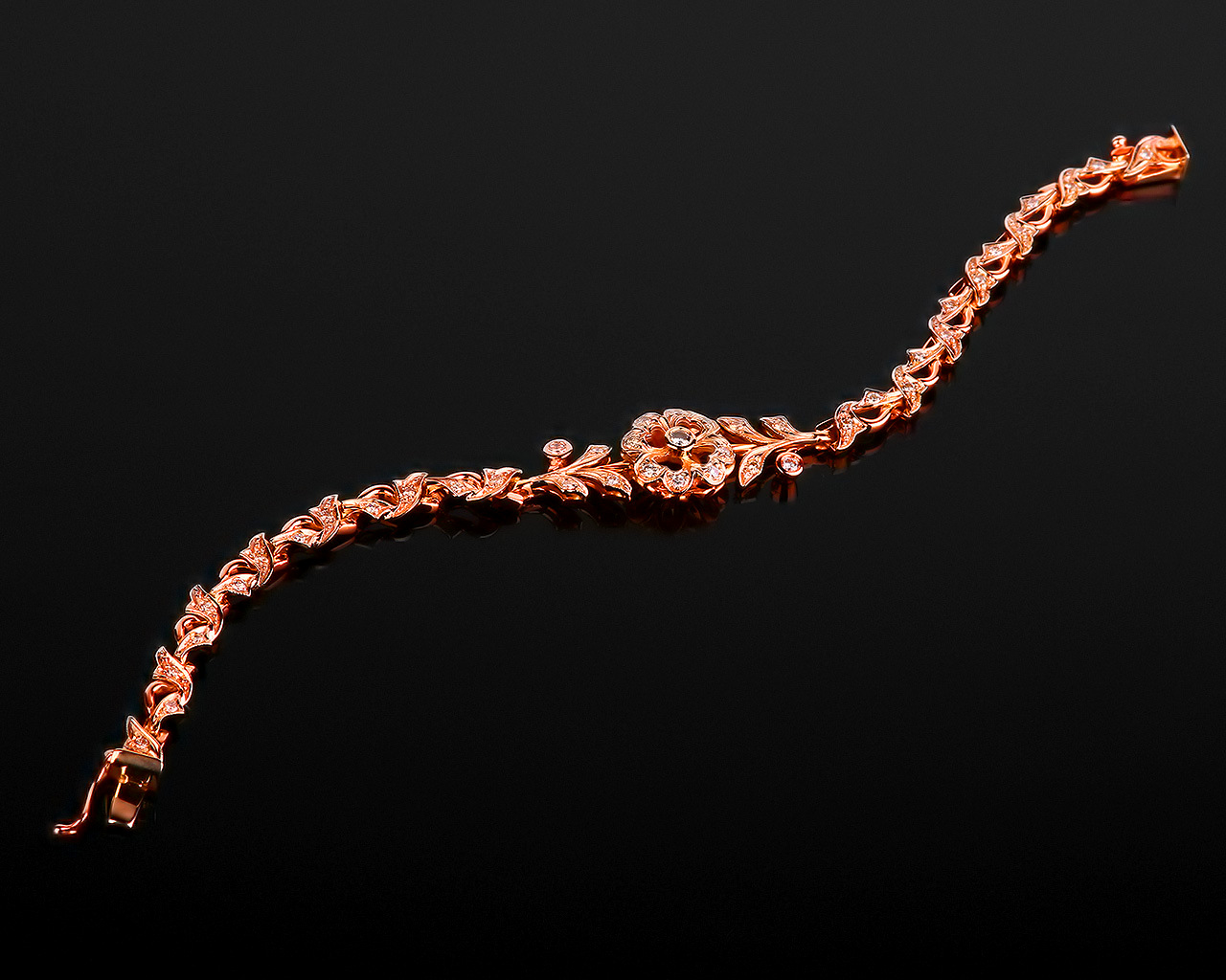 Узорный золотой браслет с бриллиантами 1.01ct