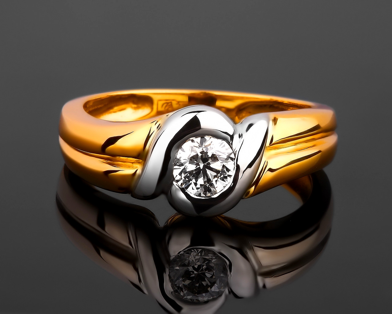 Золотое кольцо с бриллиантом 0.30ct