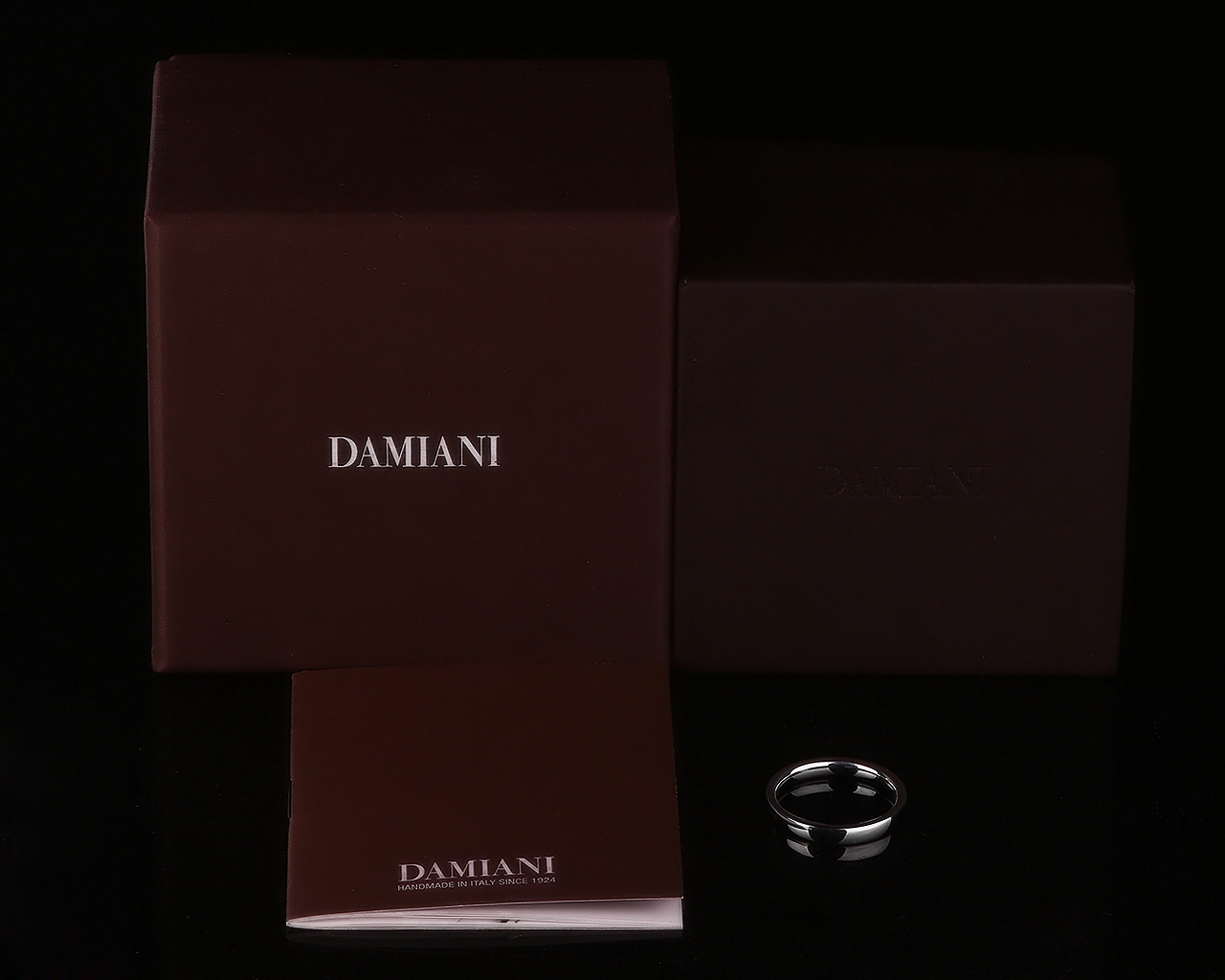 Стильное золотое кольцо Damiani