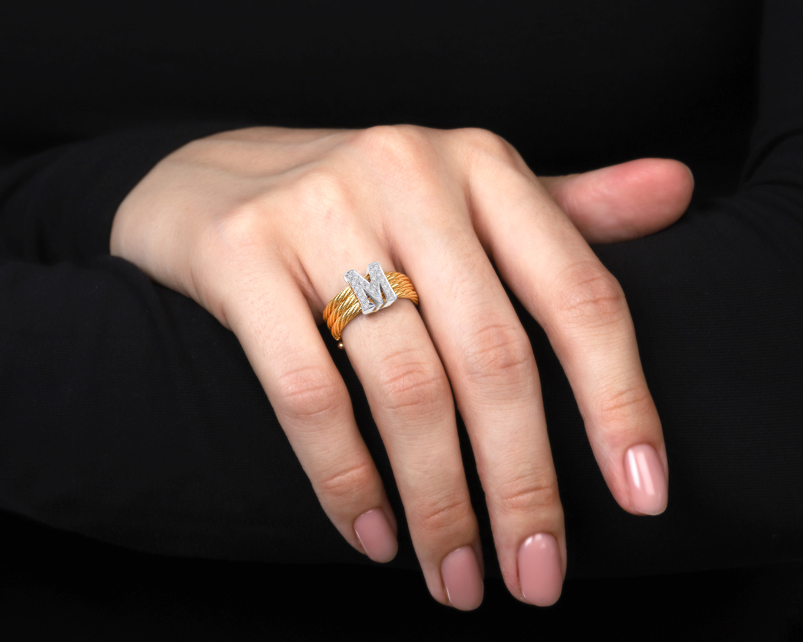 Эстетичное золотое кольцо с бриллиантами 0.15ct