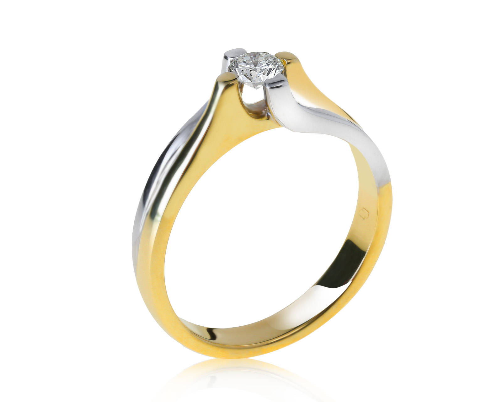 Красивое золотое кольцо с бриллиантом 0.24ct