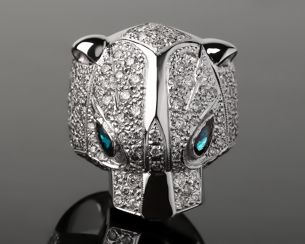 Стильное золотое кольцо с бриллиантами и сапфирами 260916/18