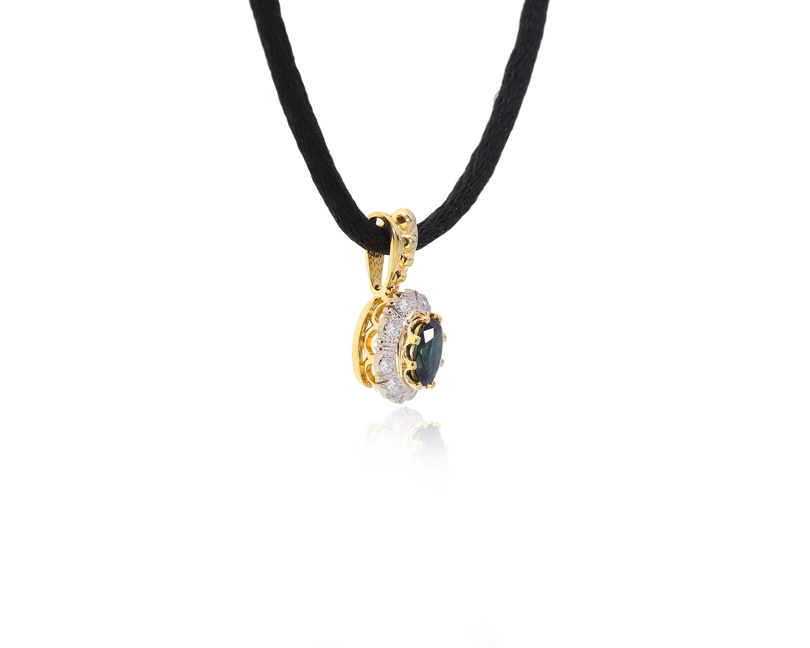 Золотой кулон с сапфиром 0.50ct и бриллиантами 0.05ct