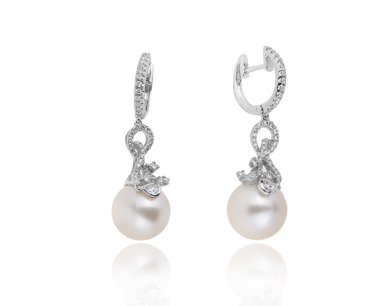 Эстетичные золотые серьги с жемчугом 10.50 мм