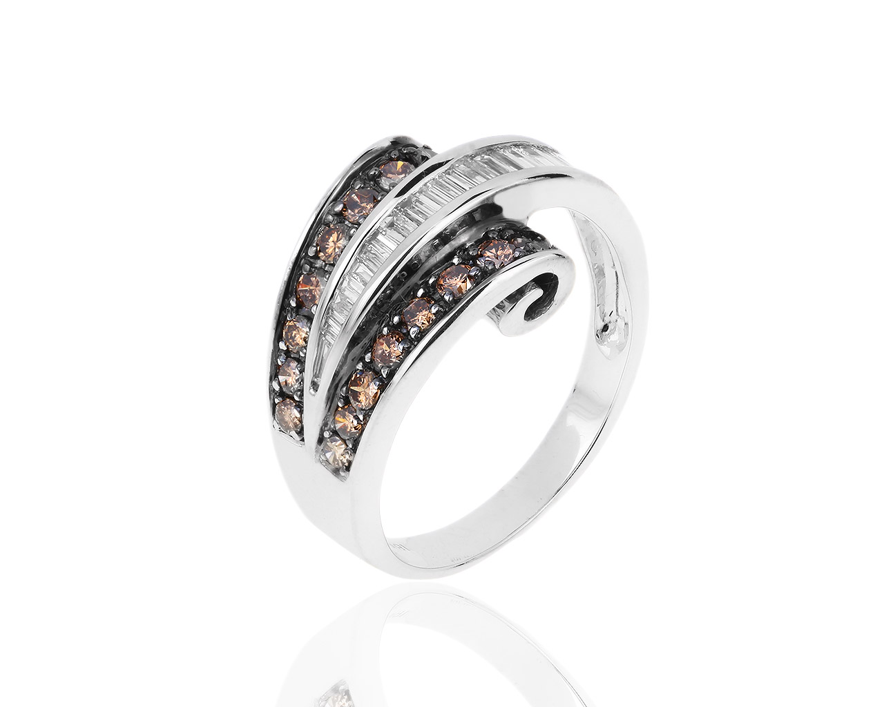 Золотое кольцо с белыми и коньячными бриллиантами 0.97ct