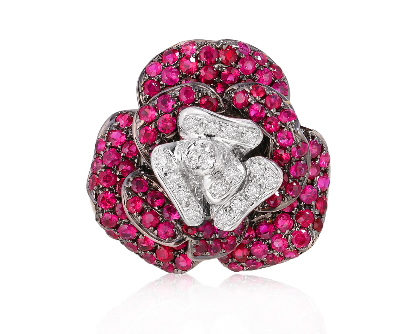 Золотое кольцо с рубинами 1.54ct и бриллиантами 0.15ct