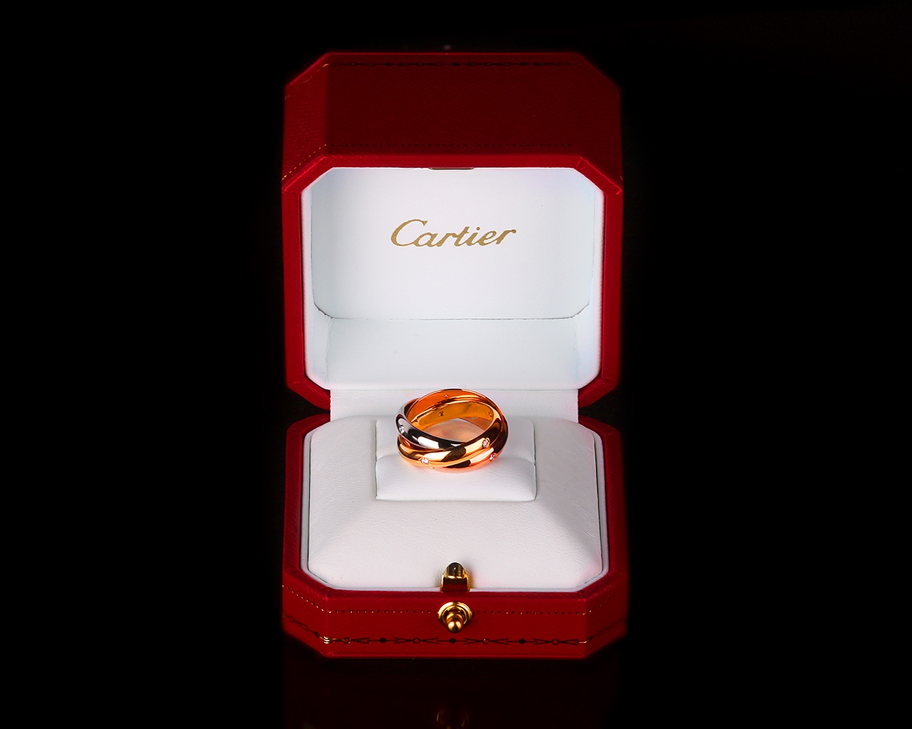 Золотое кольцо с бриллиантами 0.18ct Trinity De Cartier