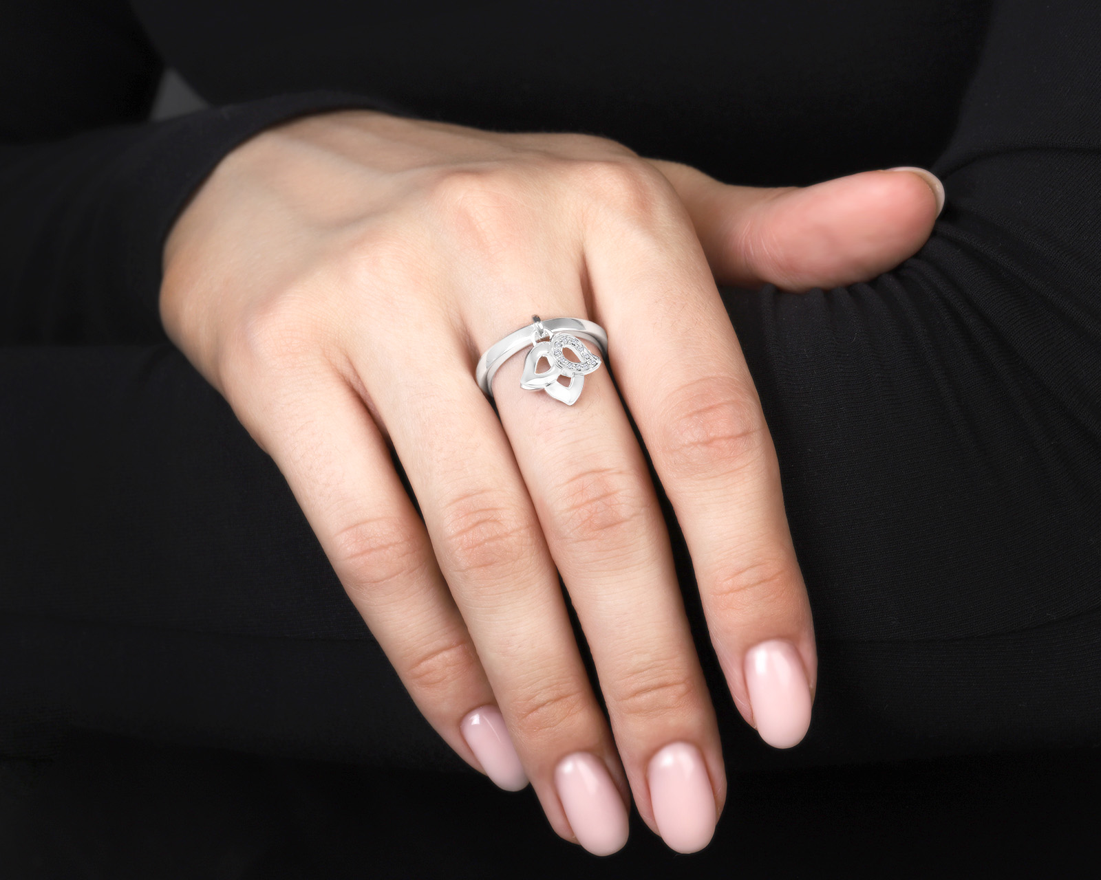 Оригинальное золотое кольцо с бриллиантами 0.06ct Piaget