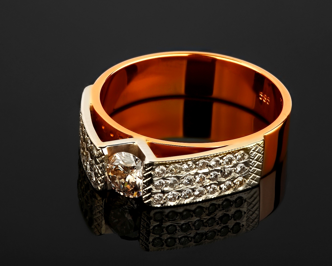 Золотое кольцо с бриллиантами 0.59ct