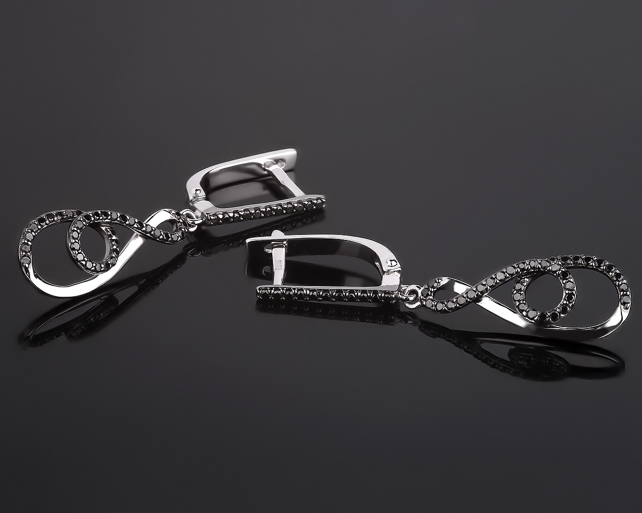 Изысканные золотые серьги с черными бриллиантами 180118/14