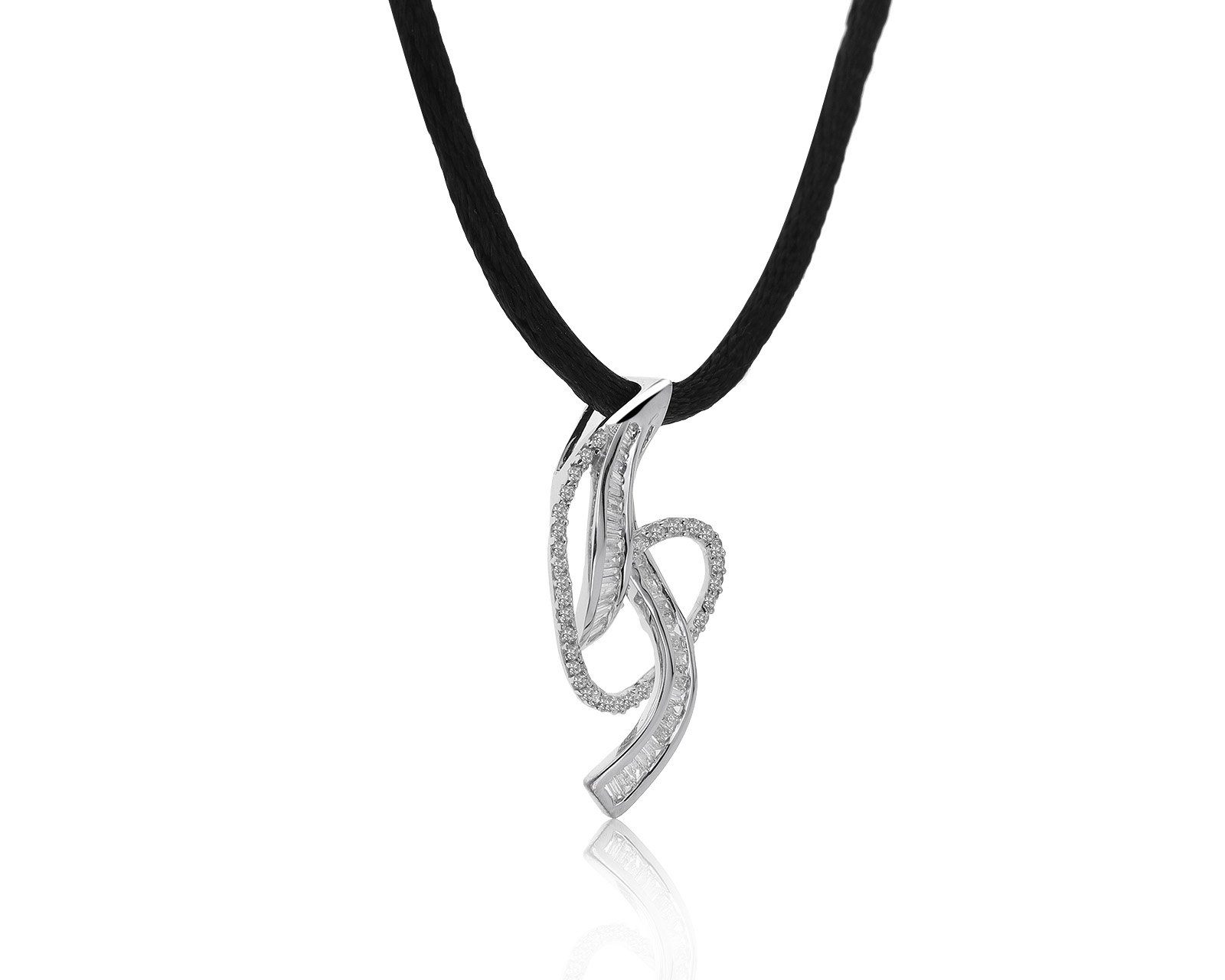 Нарядный золотой кулон с бриллиантами 0.72ct