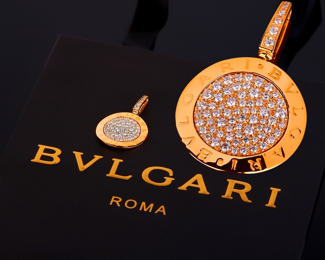 Золотая подвеска с бриллиантами 1.15ct Bvlgari