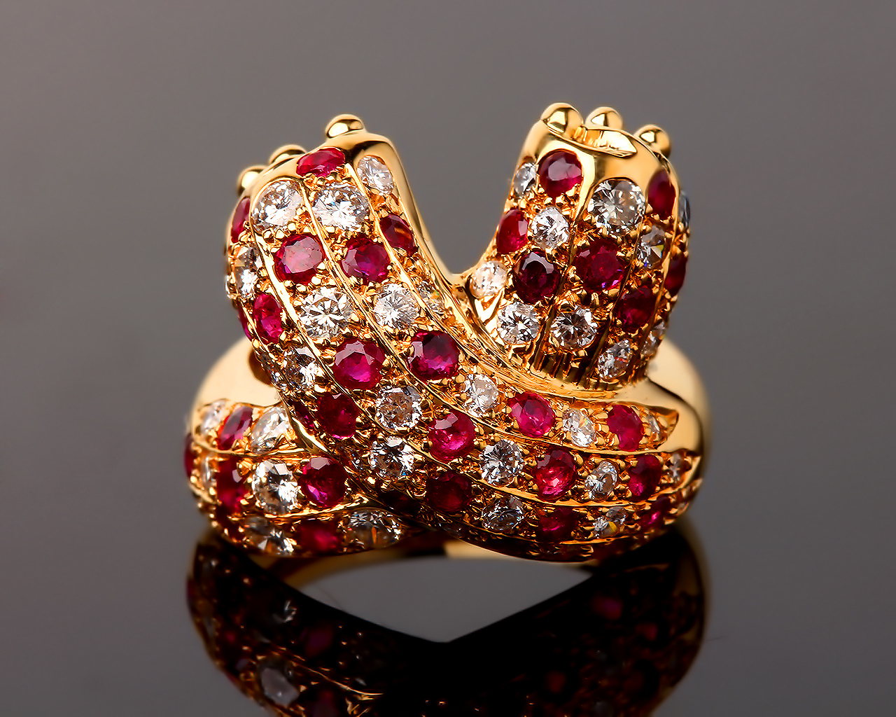 Золотое кольцо с рубинами и бриллиантами 1.31ct